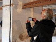Documenten centenars de grafits fets a les parets d’antics molins paperers després d’anys d’investigació