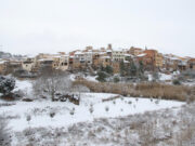 La neu deixa gruixos d’entre 3 i 4 centímetres de manera generalitzada i cap incidència greu