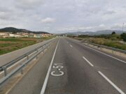 Un accident entre dos turismes talla la C-51 a Albinyana