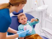 Guia per a pares sobre dents de llet i salut dental