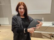 El llibre ‘Mariaelena Roqué. UnaDonaUna’ revela l’univers creatiu de l’artista multidisciplinària