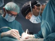 Planificació 3D i cirurgia guiada per resoldre casos complexos d’implants maxil·lofacials en una sola intervenció