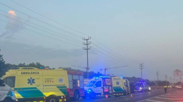 Imatge dels serveis d'emergències al lloc de l'accident a l'N340 (Anti-radar Catalunya)
