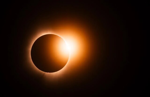 eclipsi-1x1.jpg