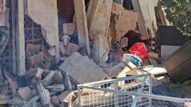 Imatge de l'estat de la zona després de l'ensorrament del balcó (Bombers)