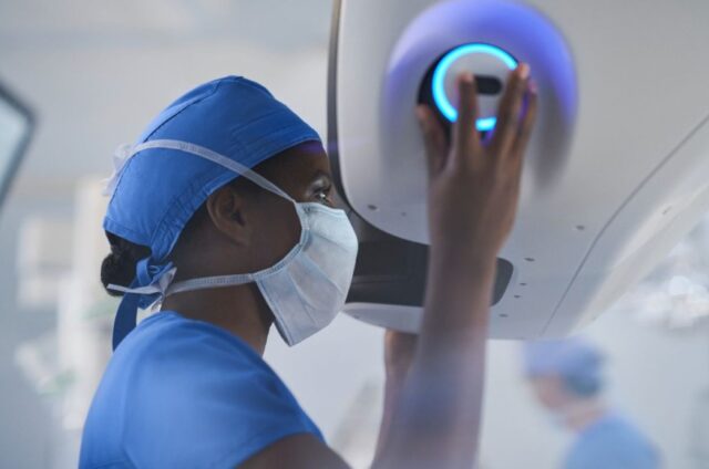 cirugia-asistida-por-robot-da-Vinci-5-cardiologia.jpg